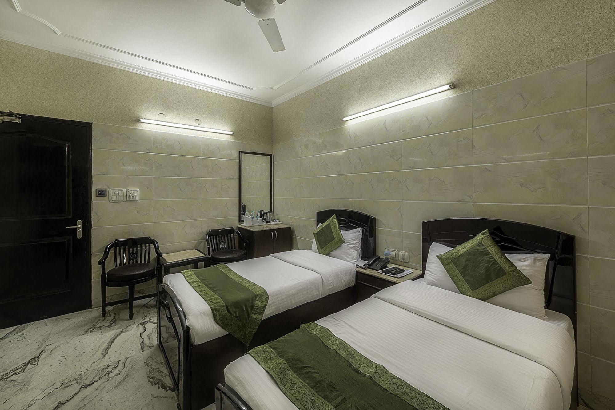 Treebo Trend Singh Sons Karol Bagh Hotel New Delhi Exterior foto