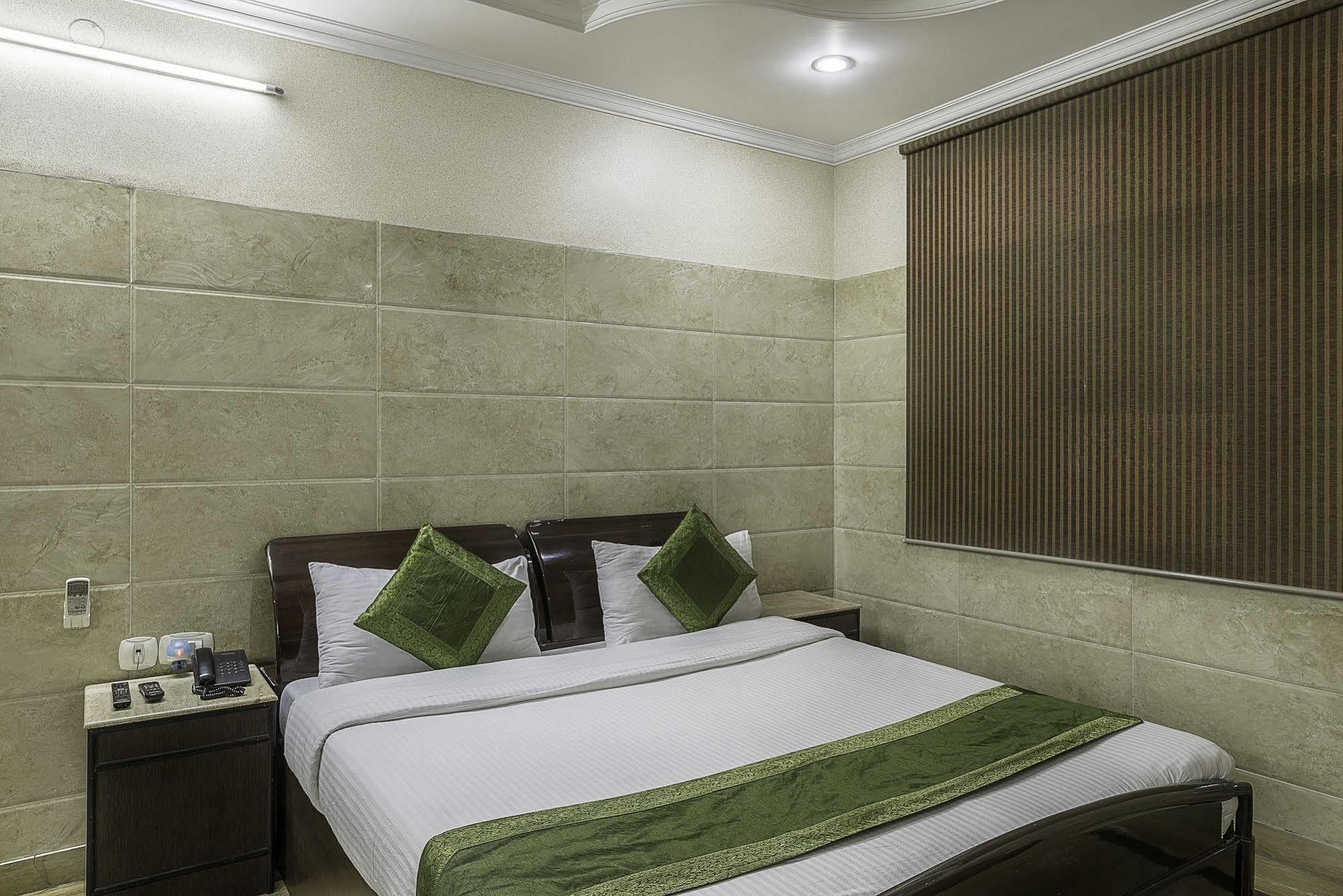 Treebo Trend Singh Sons Karol Bagh Hotel New Delhi Exterior foto