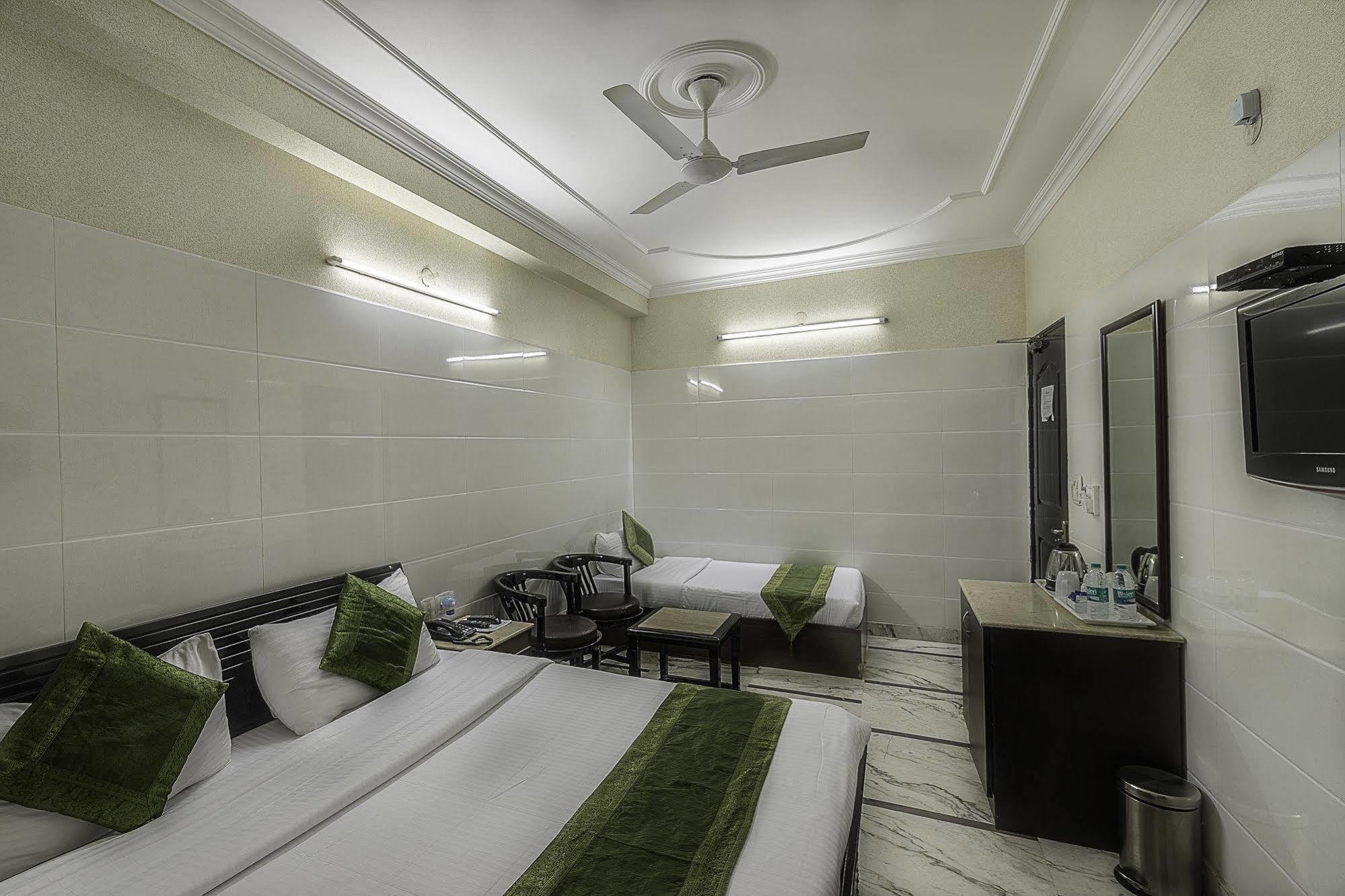 Treebo Trend Singh Sons Karol Bagh Hotel New Delhi Exterior foto