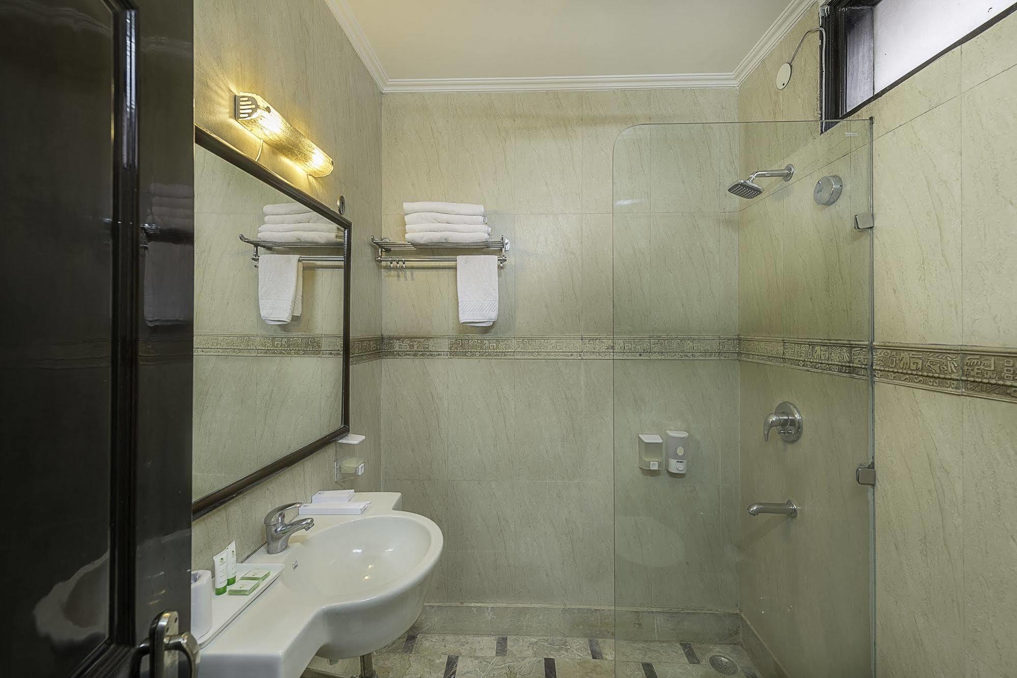 Treebo Trend Singh Sons Karol Bagh Hotel New Delhi Exterior foto