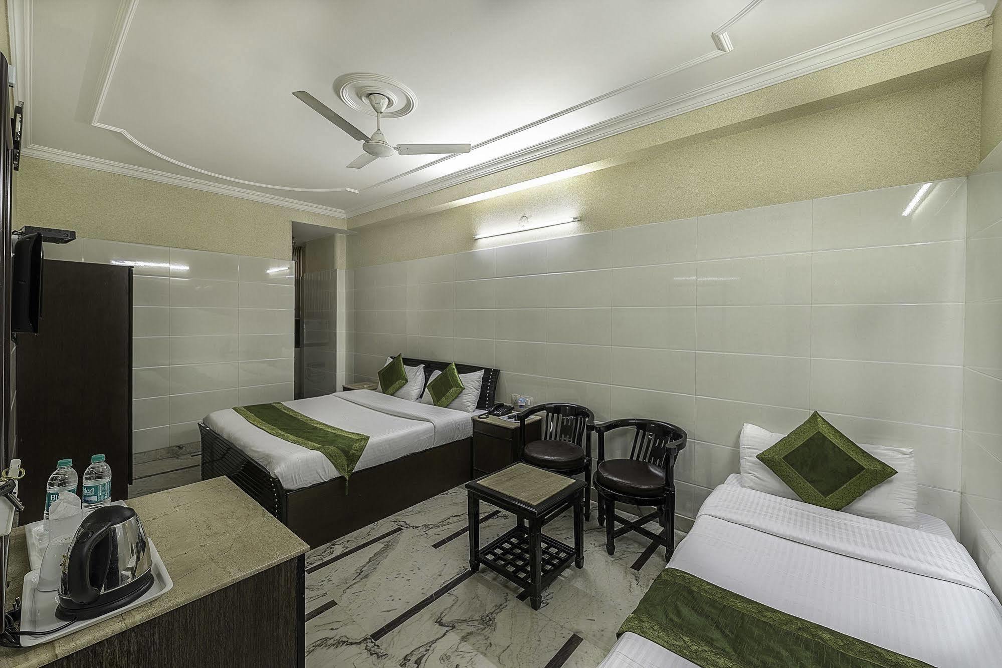 Treebo Trend Singh Sons Karol Bagh Hotel New Delhi Exterior foto