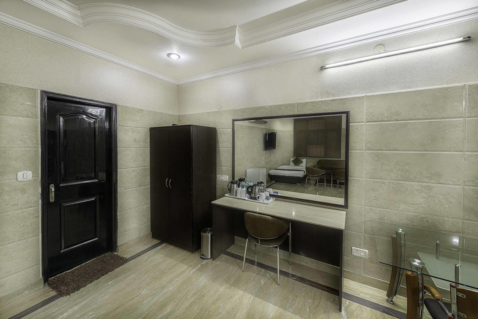 Treebo Trend Singh Sons Karol Bagh Hotel New Delhi Exterior foto