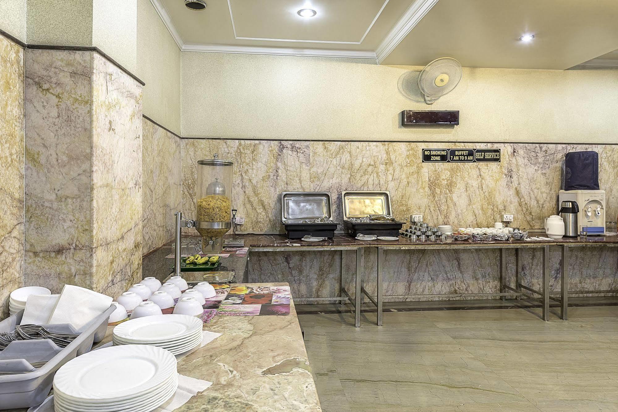 Treebo Trend Singh Sons Karol Bagh Hotel New Delhi Exterior foto