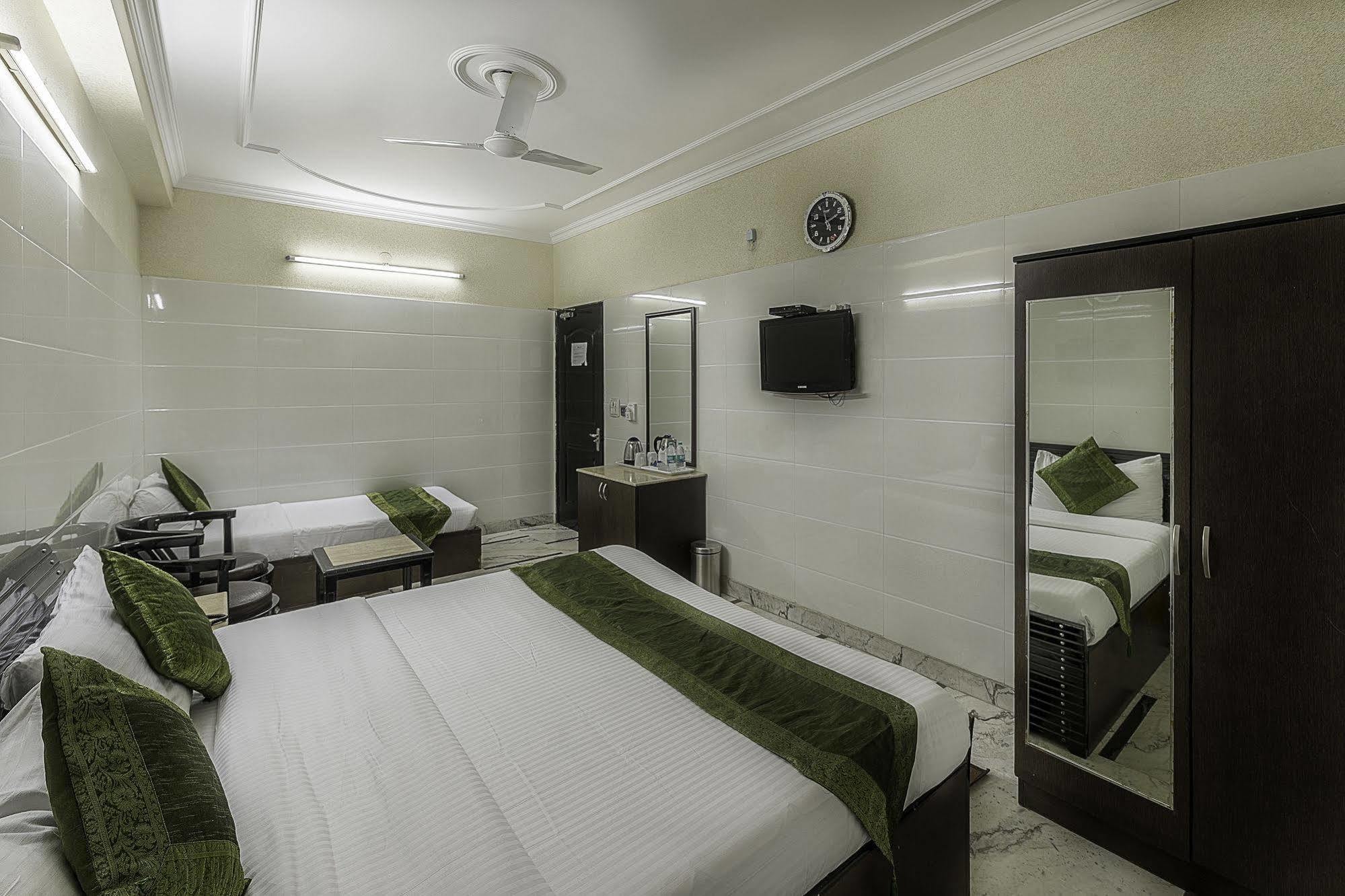 Treebo Trend Singh Sons Karol Bagh Hotel New Delhi Exterior foto
